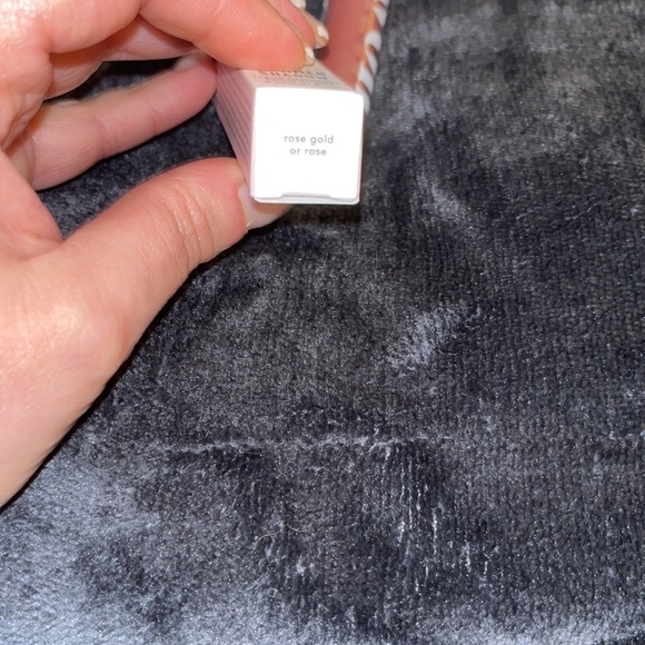 Avon - Picture 3 of 3